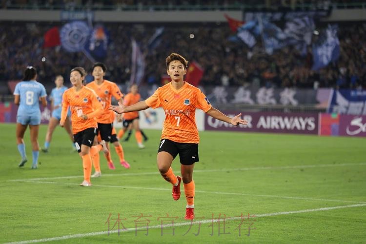 中国国家女子足球队黄队抵达日本静冈 以赛代练做好国家队人才储备